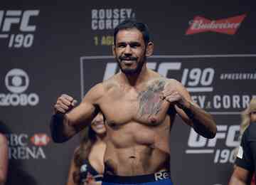 Aos 44 anos, lenda do MMA diz que 'chegou a hora' de parar 