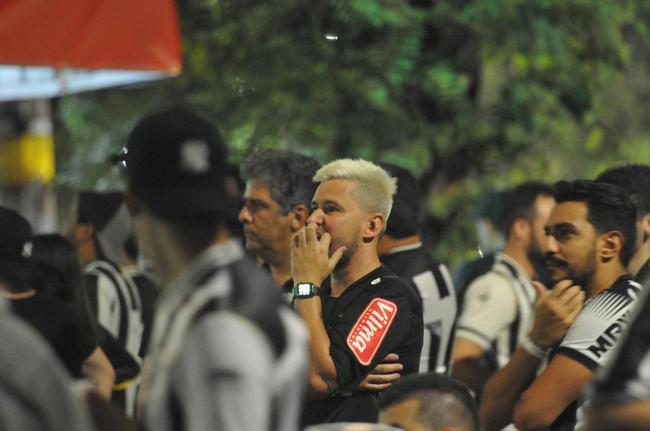 Torcedores do Atlético acompanham a partida contra o Palmeiras em alguns bares de Belo Horizonte