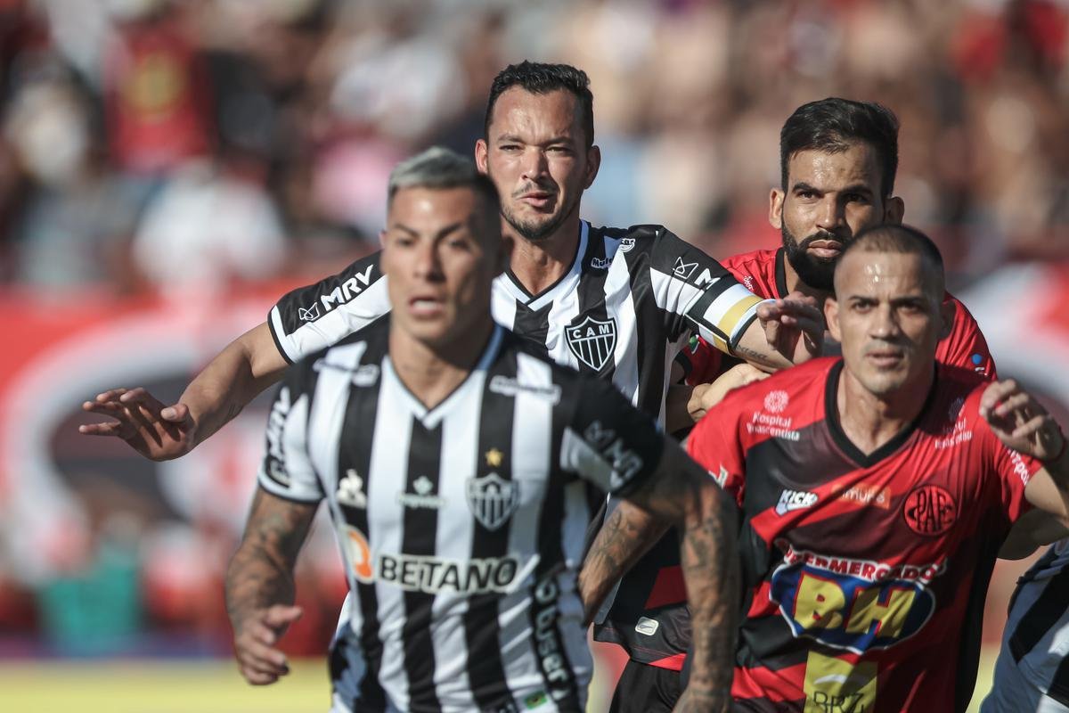 Fotos do jogo entre Pouso Alegre e Atltico, pelo Mineiro