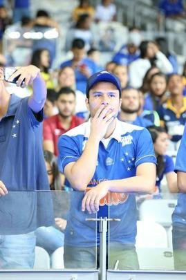 Imagens da torcida do Cruzeiro no jogo contra o Atltico-PR