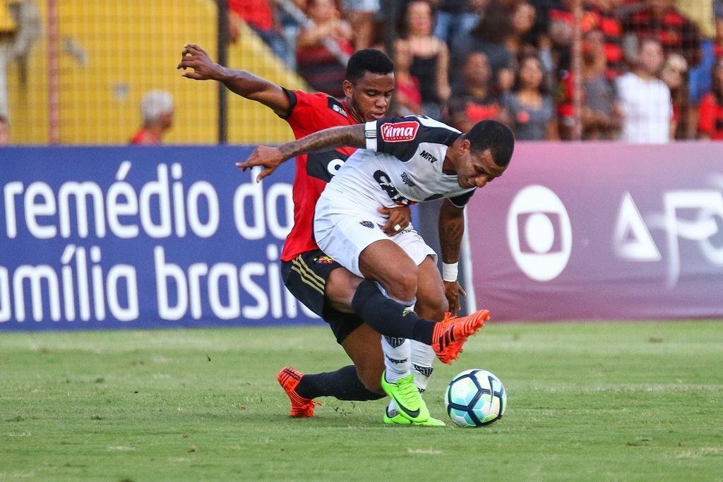 Imagens do empate entre Sport e Atltico na Ilha do Retiro