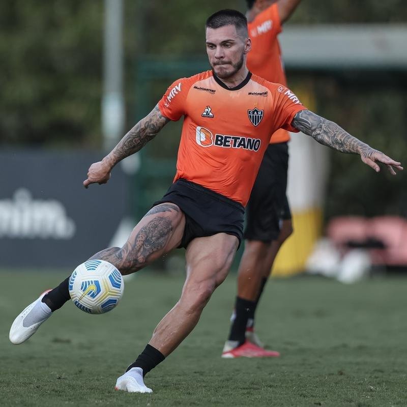 Com Guilherme Arana de volta, Cuca comanda atividade na Cidade do Galo