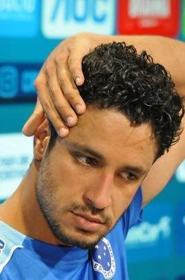 Cruzeiro iniciou sua intertemporada nesta segunda-feira na Toca da Raposa II. Tcnico Mano Menezes contou com elenco completo. Grupo agora comea preparao para decises com Atltico na Copa do Brasil, River Plate na Copa Libertadores e 29 rodadas restantes do Campeonato Brasileiro