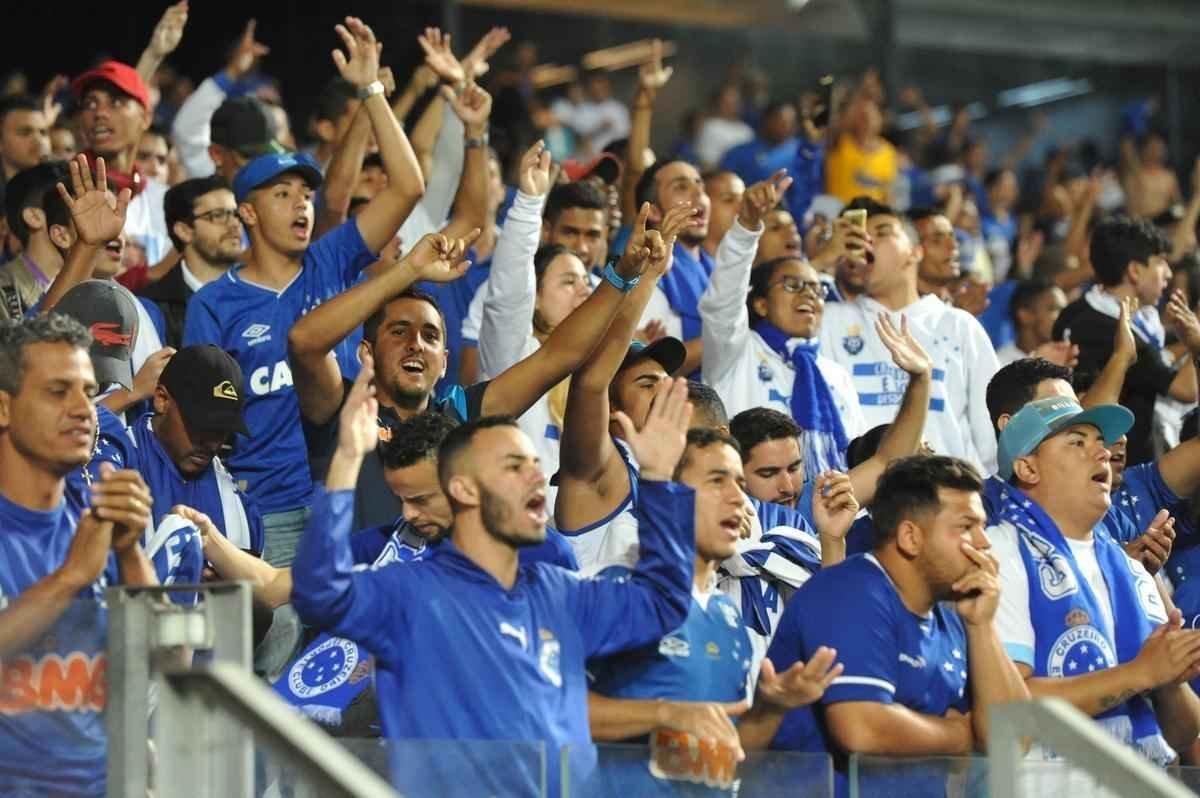 Torcida do Cruzeiro lotou o Mineiro em duelo com o Grmio pela semifinal da Copa do Brasil