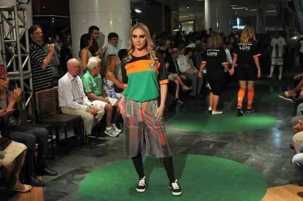 Amrica apresentou coleo de uniformes 2016, desenhados pelo estilista Ronaldo Fraga e produzidos pela Lupo