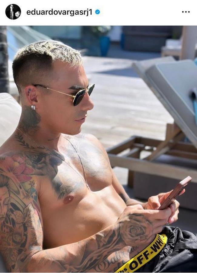 Vargas publicou foto durante viagem.