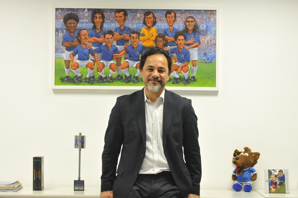 Ex-diretor executivo do Cruzeiro, Marco Antnio Lage recebeu 33.141 votos para prefeito em Itabira, nmero que corresponde a 50,59%. Sua candidatura, contudo, est sub judice e ser avaliada pelo Tribunal Regional Eleitoral de Minas Gerais.