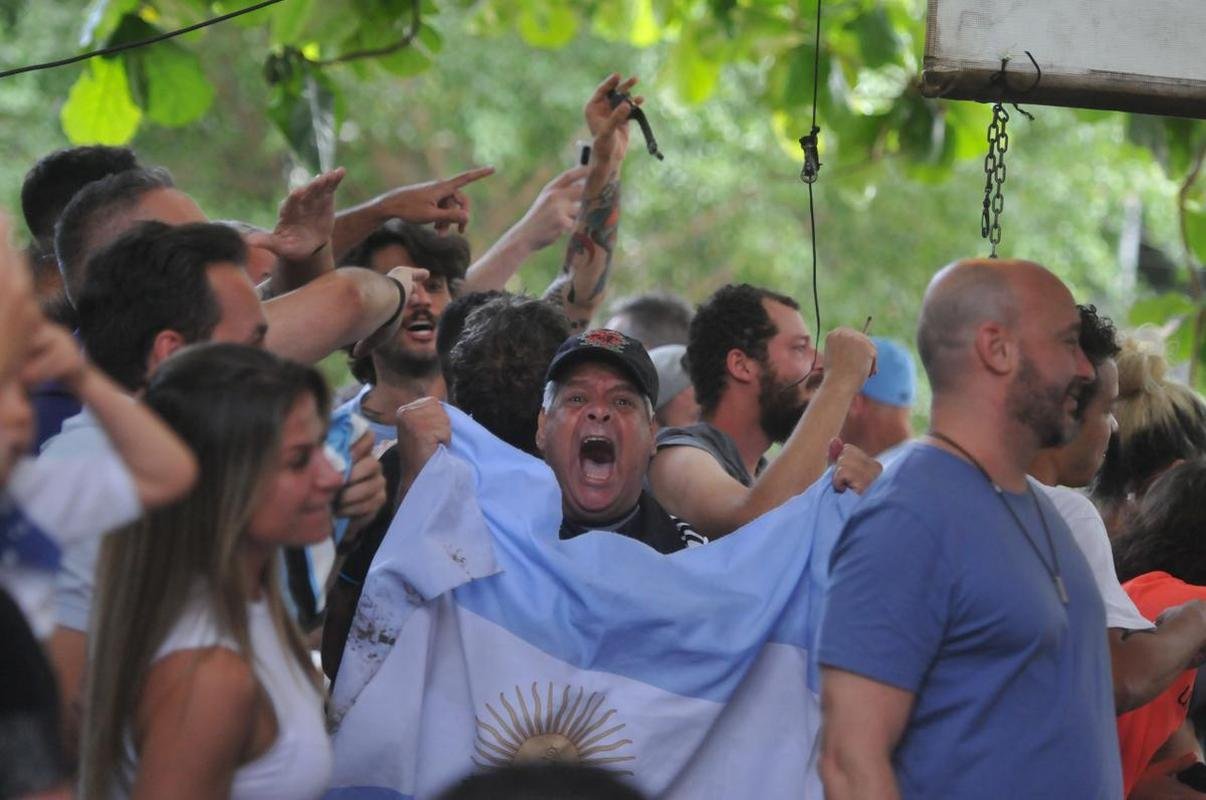 No restaurante Pizza Sur, em Belo Horizonte, comunidade argentina acompanhou a final da Copa do Mundo diante da Frana