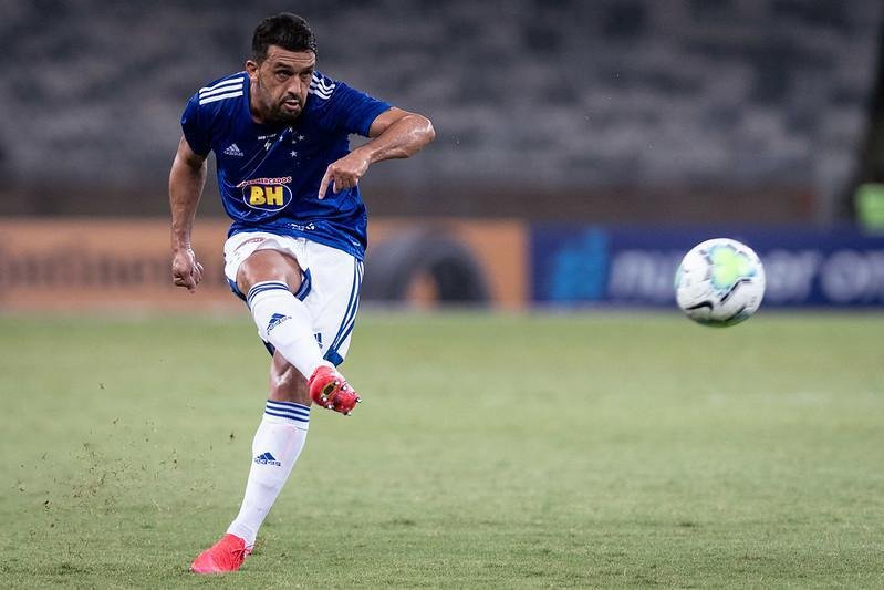 Edilson - Valor de mercado em 27/11/2019: 1 milho de euros. Valor de mercado em 08/04/2020: 800 mil euros.