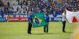 Seu Lcio entrou no gramado com jogadores, carregou bandeira do Brasil e realizou grande sonho