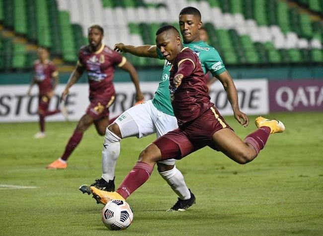Jaminton Campaz, 20 anos, meia do Tolima, da Colmbia. Chama ateno pela qualidade tcnica e finalizao de mdia distncia. Acumula bons nmeros nesta e nas ltimas duas temporadas (2019: 33 jogos, 5 gols. 2020: 25 jogos, 9 gols. 2021: 16 jogos, 4 gols). 
