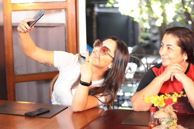 Na primeira vez de Larissa Riquelme em Belo Horizonte, levamos a modelo e apresentadora paraguaia para um verdadeiro banquete de pratos tpicos da culinria mineira. E ela adorou!