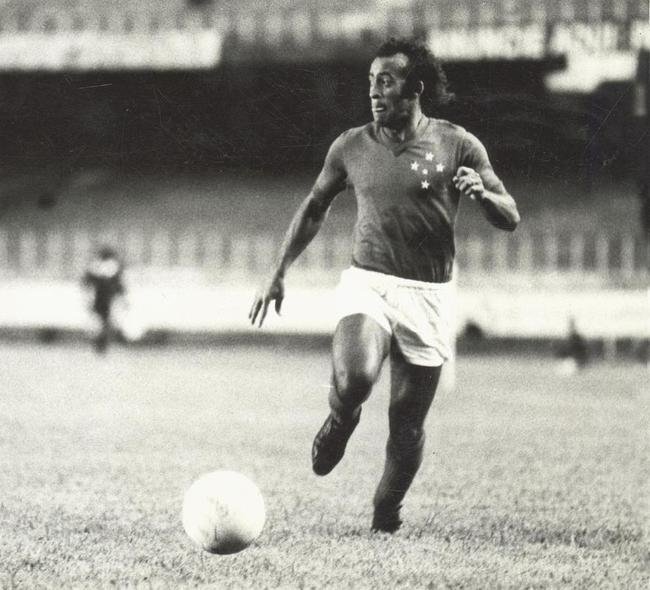 6 Dirceu Lopes - 11 gols (1964 a 1977)