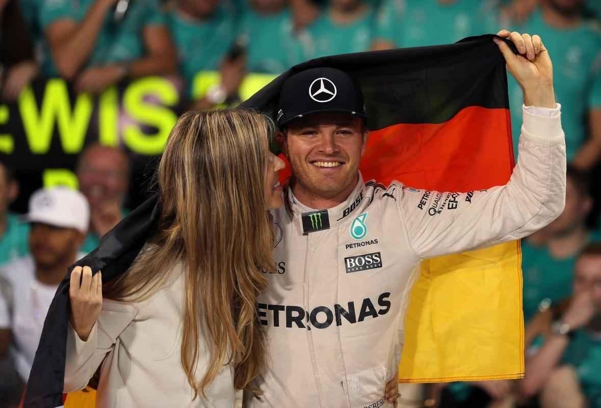 Festa de Nico Rosberg com o ttulo indito na Frmula 1; feito veio com segundo lugar em Abu Dhabi