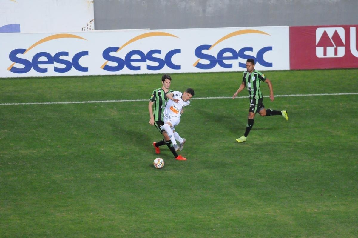 No segundo tempo, Atltico abriu o placar com Rver, de cabea