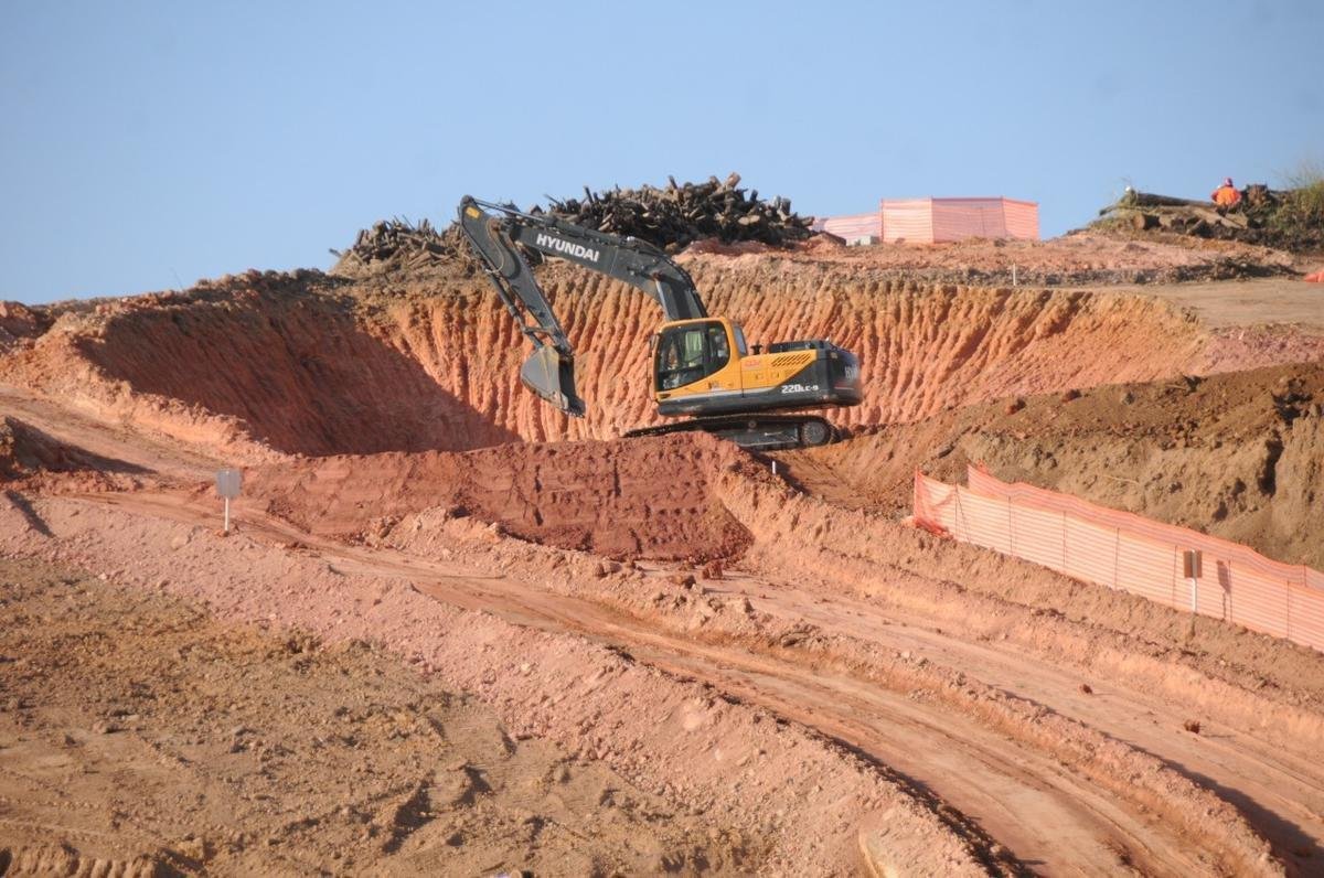 17/07/2020 - Novas fotos da obra de construo da Arena MRV, do Atltico, no bairro Califrnia, em Belo Horizonte. J se passaram 88 dias desde o incio das obras do estdio, ainda em etapa de terraplanagem