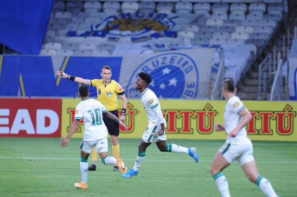 Fotos do duelo entre Cruzeiro e Amrica, pela Srie B, no Mineiro