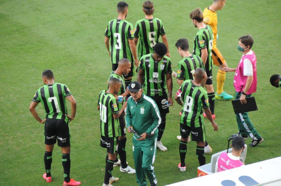 Fotos do clssico entre Amrica e Atltico, no Independncia, em Belo Horizonte, pela 10 rodada do Campeonato Mineiro. Jogo marcou o retorno dos dois rivais ao futebol em plena pandemia do novo coronavrus (Juarez Rodrigues/EM/DAPress)