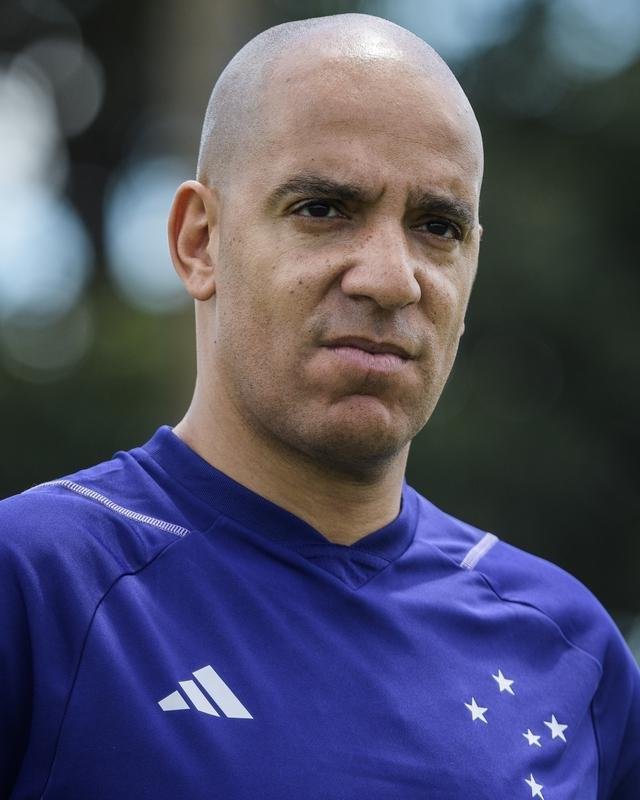 Fotos do primeiro treino do tcnico portugus Pepa no Cruzeiro