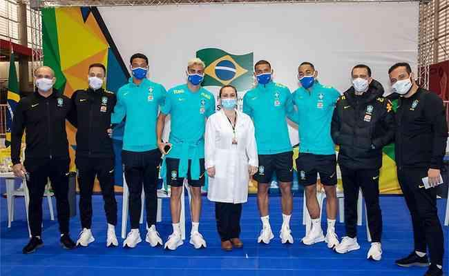 Jogadores da Seleo Olmpica do Brasil receberam dose da vacina em So Paulo 