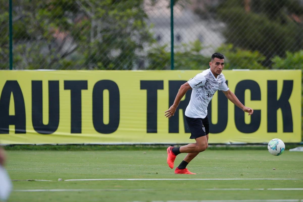 Aps polmica balada, Dylan e Marrony participam normalmente do treino na Cidade do Galo
