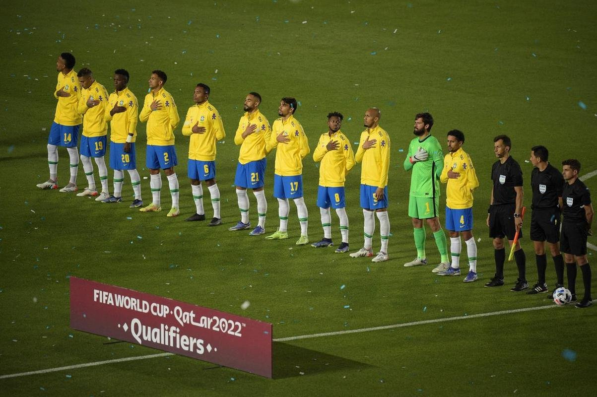 Sem Neymar, Brasil encarou a Argentina em clssico agitado pelas Eliminatrias