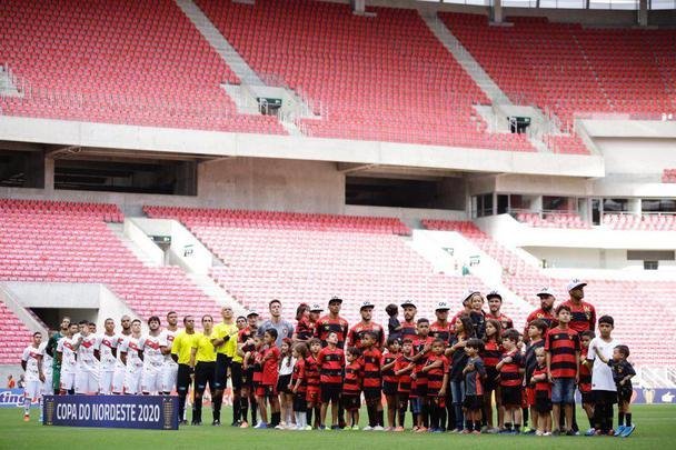 Partida entre Sport e Vitria, na Arena de Pernambuco, pela Copa do Nordeste