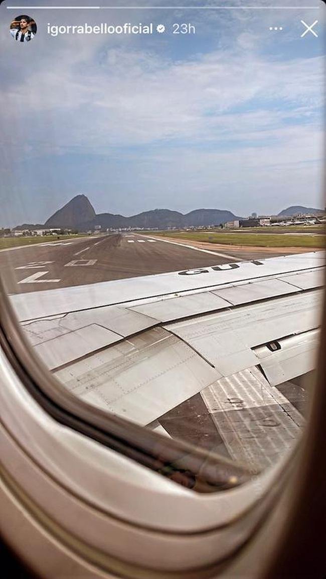 Igor Rabello publicou foto em avio, provavelmente embarcando para Belo Horizonte.