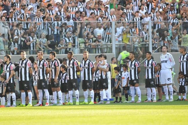 Lances do primeiro tempo do jogo entre Atl�tico e Flamengo no Independ�ncia