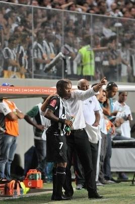 Robinho entrou em campo aos 10 do segundo tempo e teve estreia discreta pelo Atltico