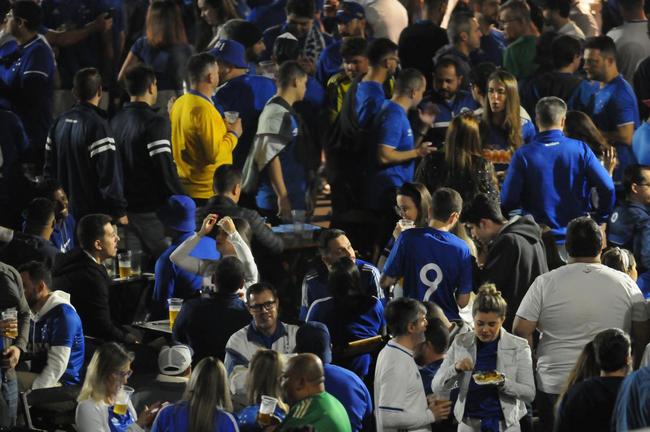 Chegada da torcida do Cruzeiro ao Mineiro para o jogo contra o Sport pela 15 rodada da Srie B do Campeonato Brasileiro