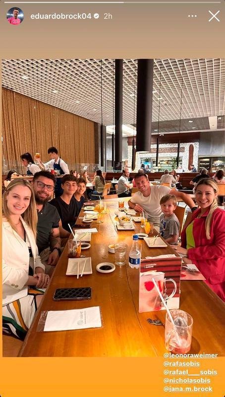 Eduardo Brock viajou com a fam�lia para o Rio de Janeiro, onde encontrou o ex-atacante Rafael Sobis. Eles formaram uma amizade em 2021, quando estiveram juntos no Cruzeiro.