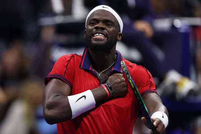 Frances Tiafoe comemora vitria sobre favorito no US Open