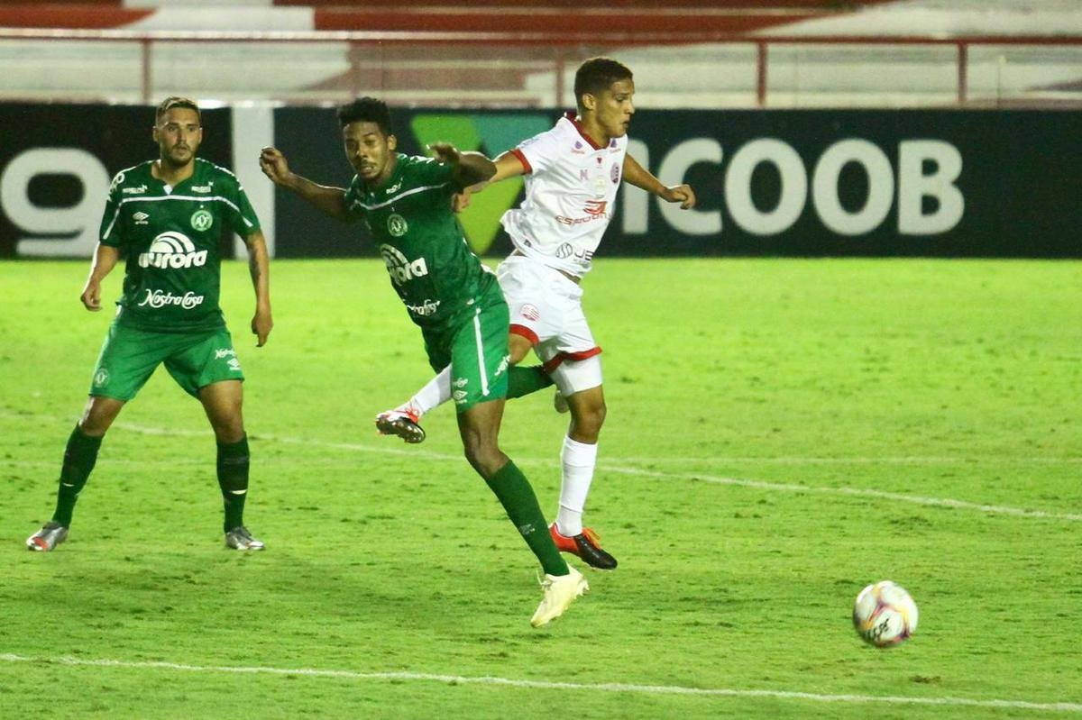 Nutico abriu o placar na segunda etapa com Kieza e quando a partida se encaminhava para mais uma vitria Timbu em seus domnios, a Chapecoense empatou aos 48 minutos do segundo tempo