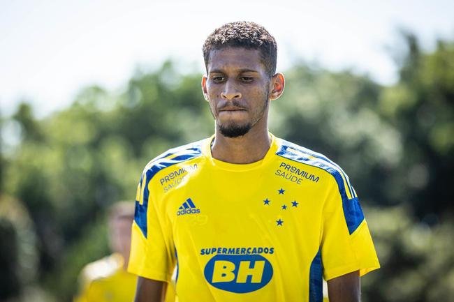 Cruzeiro estreou camisa de treino amarela durante atividade neste domingo (28/03)