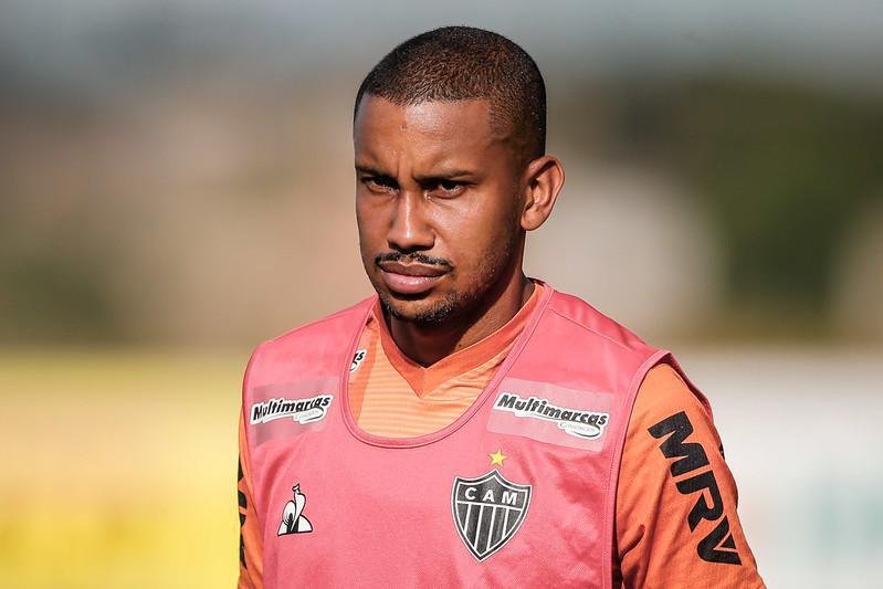 Jair - Valor de mercado em 27/11/2019: 1,5 milho de euros. Valor de mercado em 08/04/2020: 1,2 milho de euros.