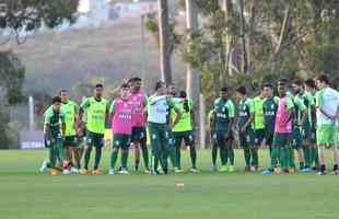 Depois de reunio com elenco e diretoria, Adilson Batista observou treino comandado por Drubscky no Amrica