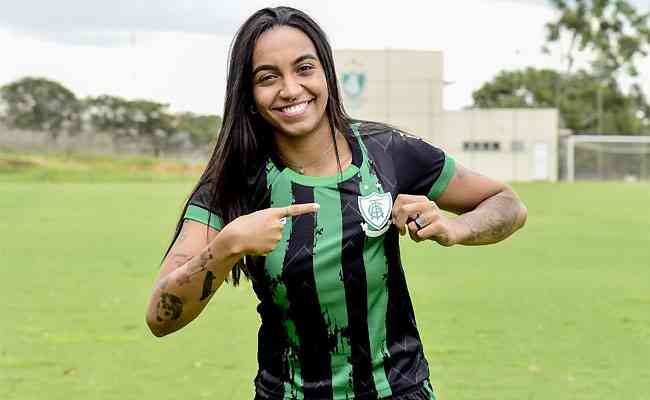 Ex-Cruzeiro, Kim vem de boa passagem pelo Athletico e reforça o time feminino do Coelho