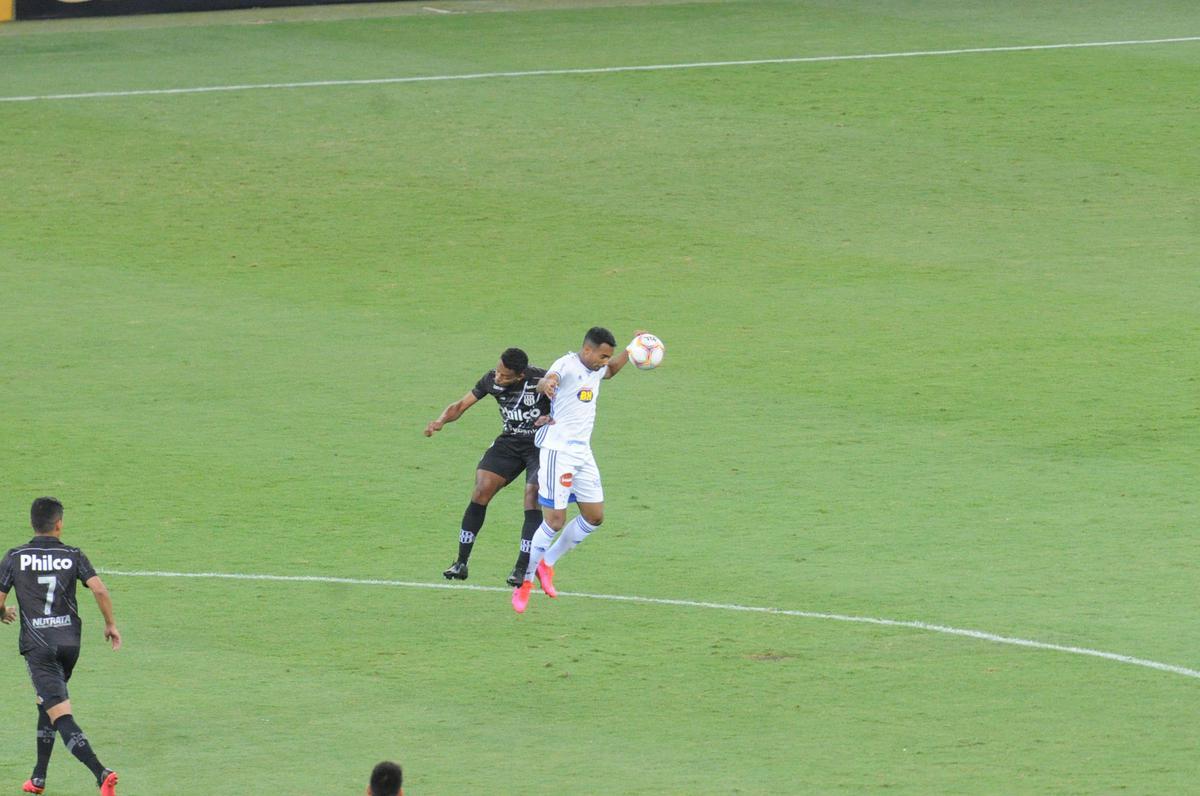 Fotos do jogo entre Cruzeiro e Ponte Preta, no Mineiro, em Belo Horizonte, pela 12 rodada da Srie B do Campeonato Brasileiro