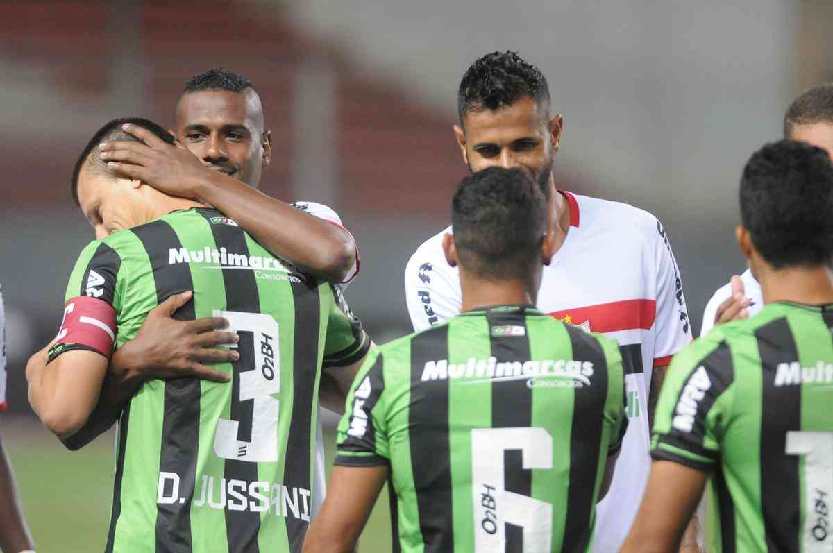 Fotos do primeiro tempo da partida entre Amrica e Botafogo-SP, no Independncia