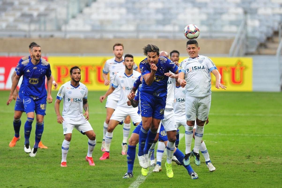 Com gols de Marcos Serrato e Renato (2), o Ava venceu o Cruzeiro por 3 a 0, neste sbado, no Mineiro, pela 12 rodada da Srie B