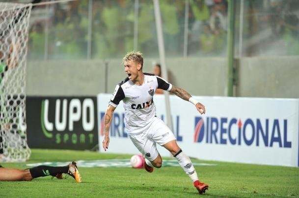 Depois de lances polmicos, Atltico confirmou vitria com gols de Rger Guedes e Ricardo Oliveira