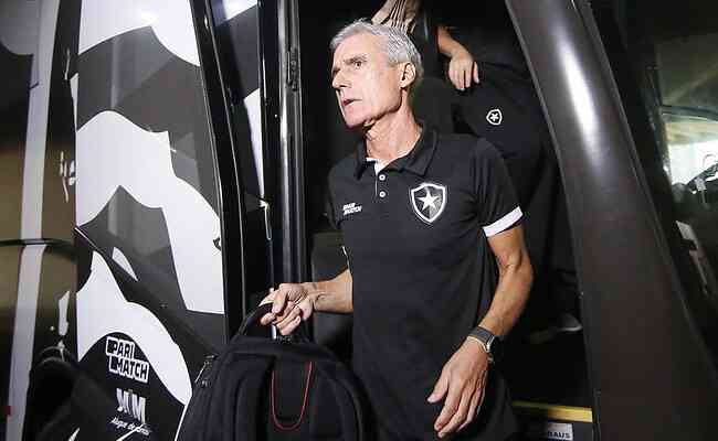 Botafogo de Luis Castro viaja nesta semana para o Peru
