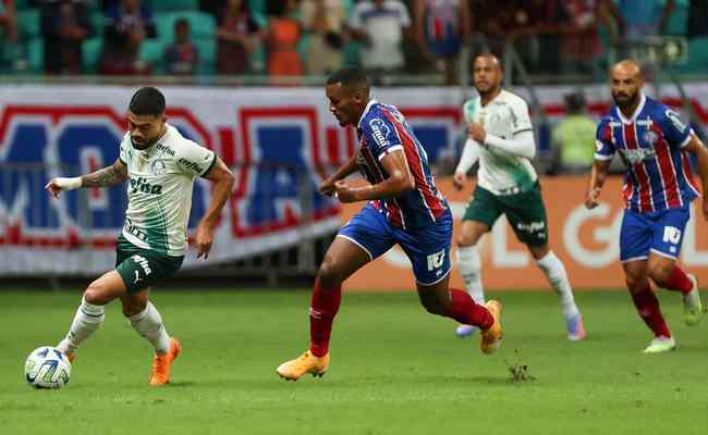 Bruno Tabata substituiu Raphael Veiga no Palmeiras contra o Bahia
