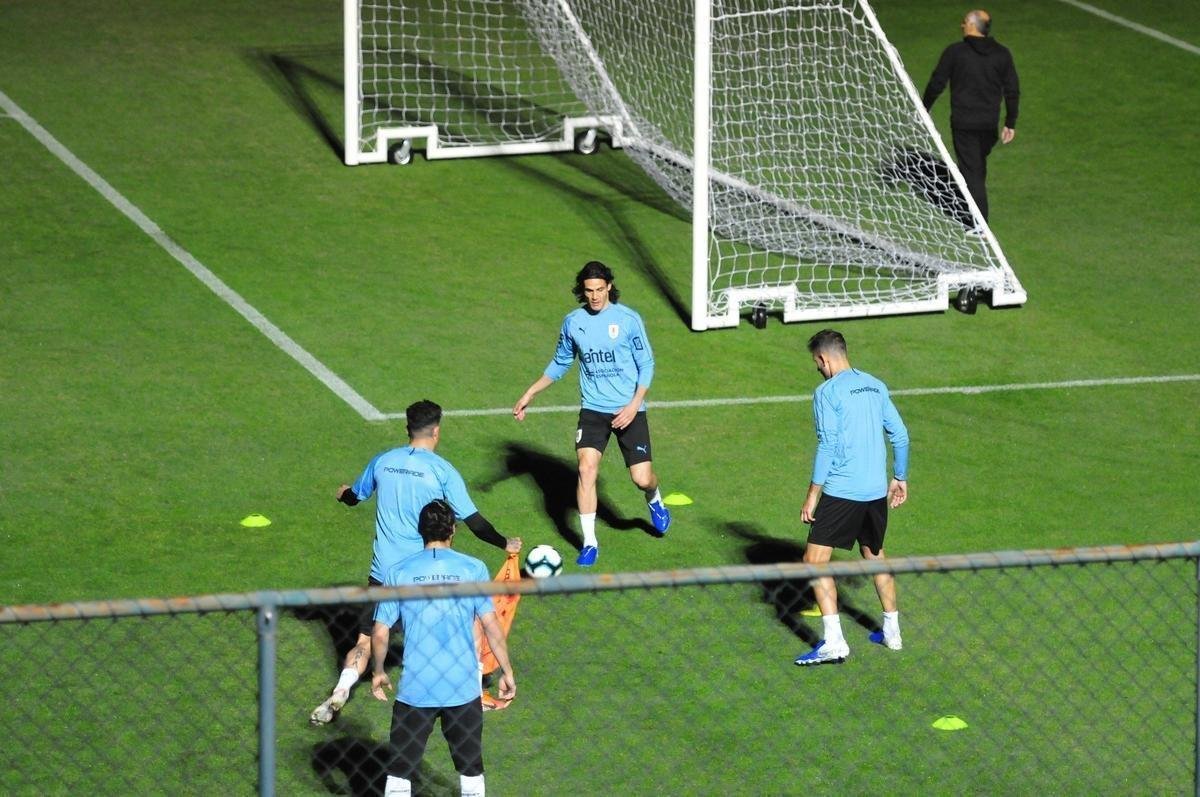 Imagens do primeiro treino da Seleo Uruguaia no Sesc Venda Nova, em Belo Horizonte