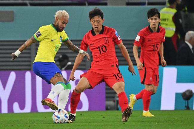 Imágenes del duelo entre Brasil y Corea del Sur, por los octavos de final del Mundial de Qatar, en Est.