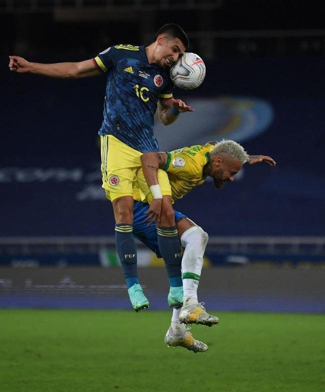 Brasil e Colmbia se enfrentaram no Estdio Nilton Santos, pelo Grupo B da Copa Amrica