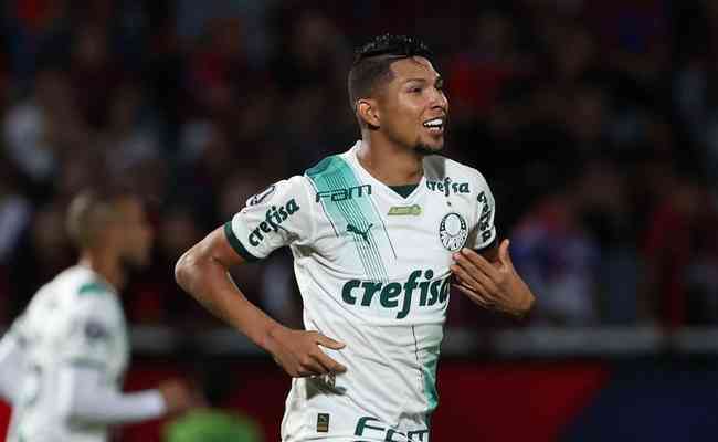 Rony marcou o terceiro gol do Palmeiras na vitria sobre o Cerro Porteo