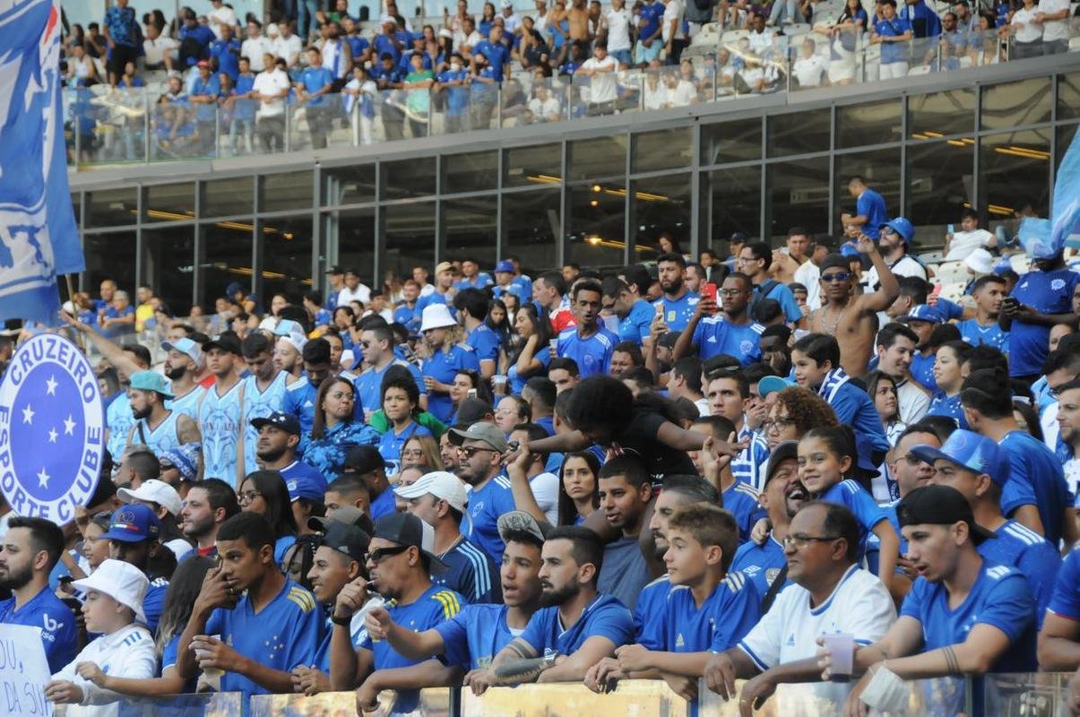 Fotos da torcida do Cruzeiro, no Mineiro, na partida contra a Ponte Preta pela 13 rodada da Srie B do Campeonato Brasileiro. Mineiro recebeu grande pblico mais uma vez
