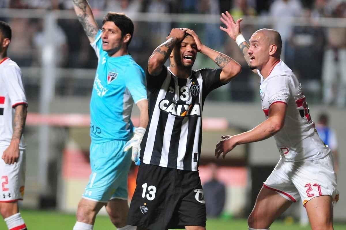 O Atlético começou a partida de volta, no Independência, de forma avassaladora. Em apenas 12 minutos de jogo, o time alvinegro já havia marcado dois gols, com Cazares e Carlos. Encurralado no início, o São Paulo reagiu logo aos 15 minutos, com um gol de cabeça de Maicon. Apesar da tentativa de pressão no restante do jogo, os donos da casa não conseguiram marcar e ficaram pelo caminho.